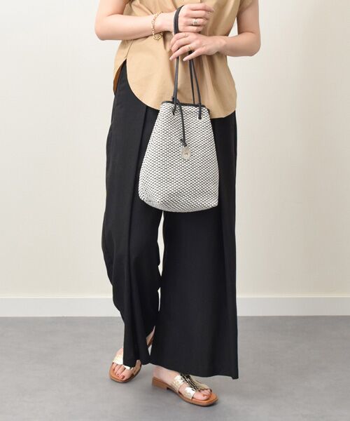 INTER-CHAUSSURES / インター ショシュール サンダル | 【Oh my Sandals】スクエアトウ型押しレザーフラットサンダル | 詳細9