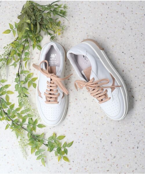 INTER-CHAUSSURES / インター ショシュール スニーカー | 【QUSHELI】ローカットレースアップスニーカー（ホワイトコンビ）