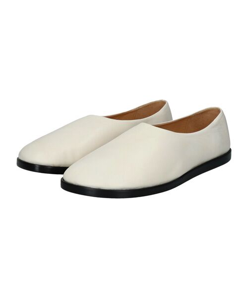 INTER-CHAUSSURES / インター ショシュール フラットシューズ | 【EMILE】オブリークトウフラットスリッポン（ホワイト）