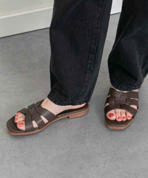 INTER-CHAUSSURES / インター ショシュール サンダル | 【Oh my Sandals】フラットレザーミュールサンダル（ダークブラウン）