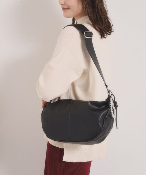 ITS'DEMO / イッツデモ ショルダーバッグ | パール調チャーム付きショルダー（ブラック(019)）