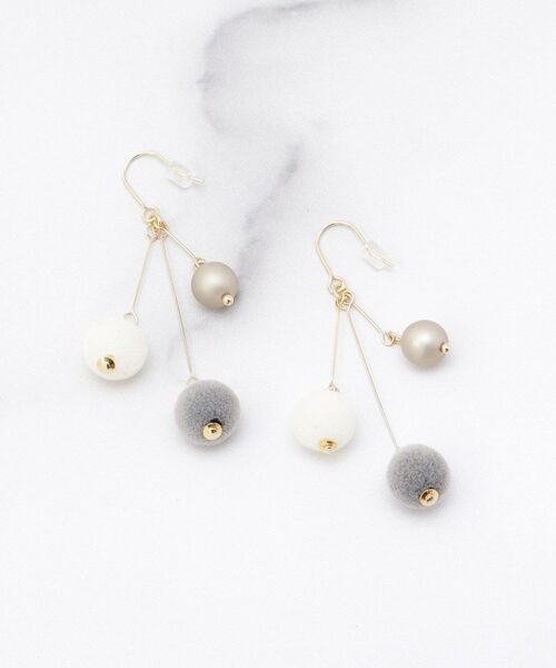 ITS'DEMO / イッツデモ ピアス・イヤリング | フロッキー２つサガリピアス（ホワイト(001)）