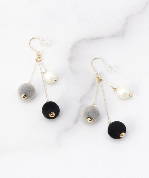 ITS'DEMO / イッツデモ ピアス・イヤリング | フロッキー２つサガリピアス（ブラック(019)）