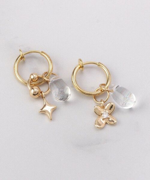 ITS'DEMO / イッツデモ ピアス・イヤリング | ニュアンスフラワーチャームイヤリング（ゴールド(007)）