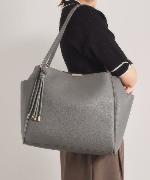 ITS'DEMO / イッツデモ トートバッグ | タッセル付変形A4トート（グレー(012)）
