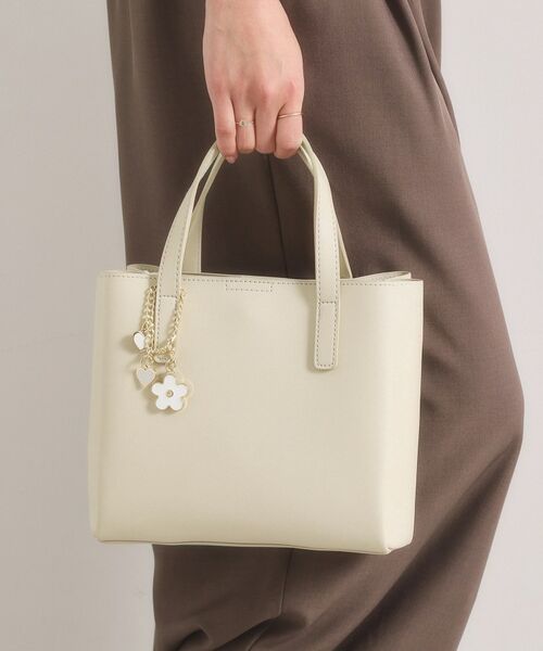 ITS'DEMO / イッツデモ トートバッグ | フラワーチャーム付2WAYトート（アイボリー(004)）
