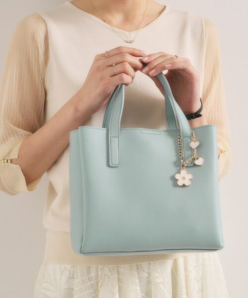 ITS'DEMO / イッツデモ トートバッグ | フラワーチャーム付2WAYトート（サックスブルー(090)）