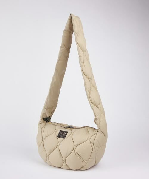 I.T.'S. international/イッツインターナショナル ミリタリー バナナショルダー ダウンバッグM-ソフトシェル 《TAION/タイオン》 ベージュ2 40 I.T.'S. international/イッツインターナショナル ミリタリー バナナショルダー ダウンバッグM-ソフトシェル 《TAION/タイオン》 ベージュ2 40