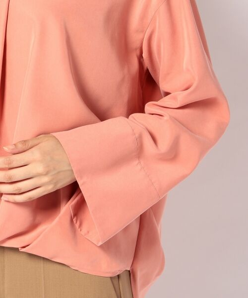 セール マガジン掲載 ドレープピーチサテンボタンレス ブラウス 検索番号q35 シャツ ブラウス 自由区 ジユウク ファッション通販 タカシマヤファッションスクエア