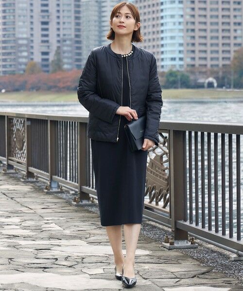 新品 自由区 ニットセットアップ パールボタンの面と裏面