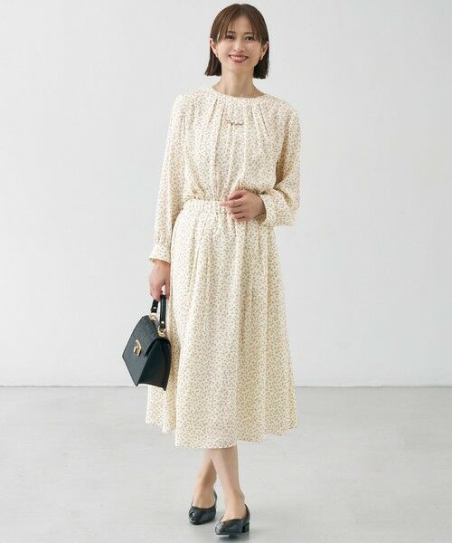 自由区 / ジユウク シャツ・ブラウス | 【カタログ掲載・セットアップ対応・洗える】ジオメトリックフラワードットプリント ブラウス | 詳細1