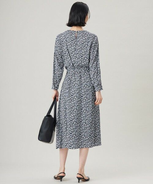 自由区 / ジユウク シャツ・ブラウス | 【カタログ掲載・セットアップ対応・洗える】ジオメトリックフラワードットプリント ブラウス | 詳細9