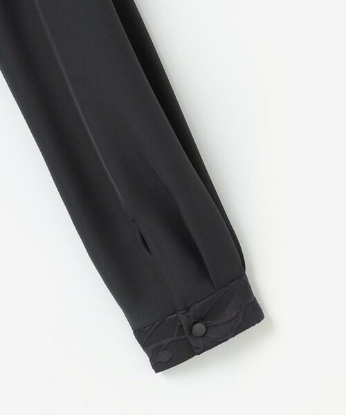 自由区 / ジユウク シャツ・ブラウス | 【カタログ掲載・セットアップ対応】フラワーオパールプリントブロッキング ブラウス | 詳細8