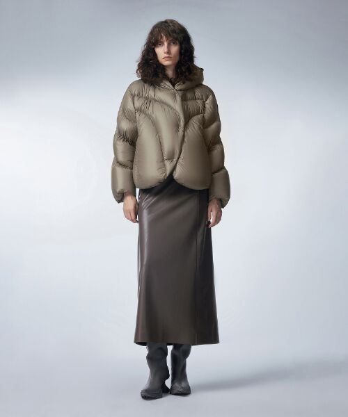 JNBY / ジェーエヌビーワイ ダウンジャケット・ベスト | Hooded Curved Quilted Down Jacket / カーブキルティングダウンジャケット | 詳細2