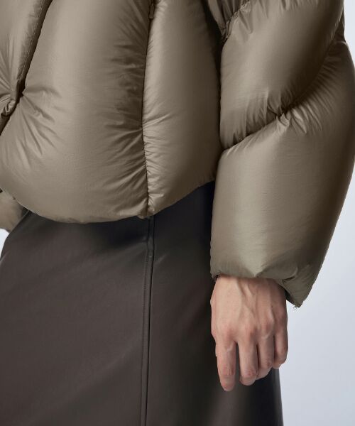 JNBY / ジェーエヌビーワイ ダウンジャケット・ベスト | Hooded Curved Quilted Down Jacket / カーブキルティングダウンジャケット | 詳細4