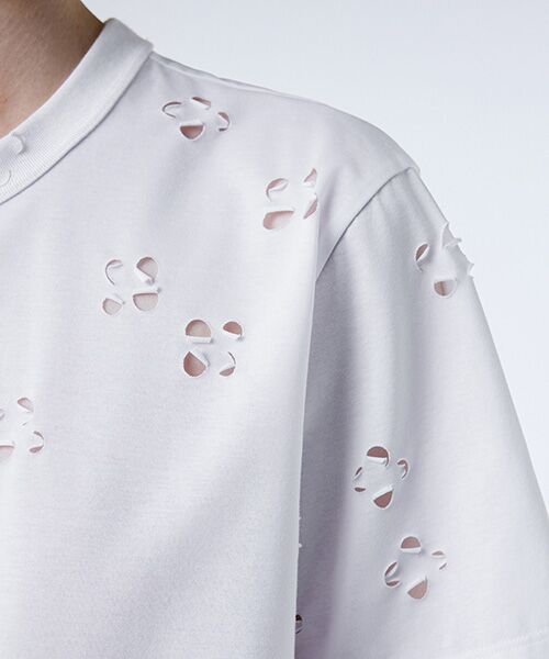 JNBY / ジェーエヌビーワイ Tシャツ | Laser-cut Floral Hollow T-Shirt / レースカットフローラルTシャツ | 詳細2