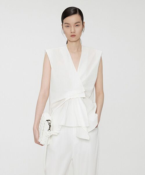 JNBY / ジェーエヌビーワイ シャツ・ブラウス | V-neck Pleated-front Sleeveless Shirt / Vネックフロントプリーツシャツ(WHITE)