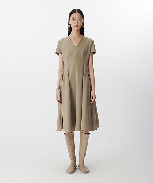 JNBY / ジェーエヌビーワイ ロング・マキシ丈ワンピース | Sculpted Grace V-Neck Dress / Vネックドレス(BEIGE)