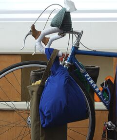 JNBY / ジェーエヌビーワイ ハンドバッグ | Lightweight Padded Nylon Bag