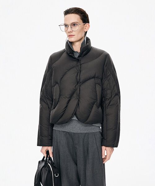 JNBY / ジェーエヌビーワイ ダウンジャケット・ベスト | Curved Quilted Down Jacket | 詳細1