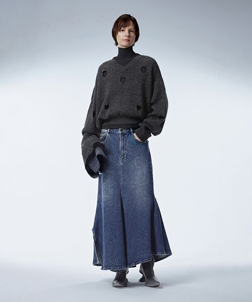 JNBY / ジェーエヌビーワイ ニット・セーター | Cutout Heart Sweater / カットアウト ハートセーター（GRAY）