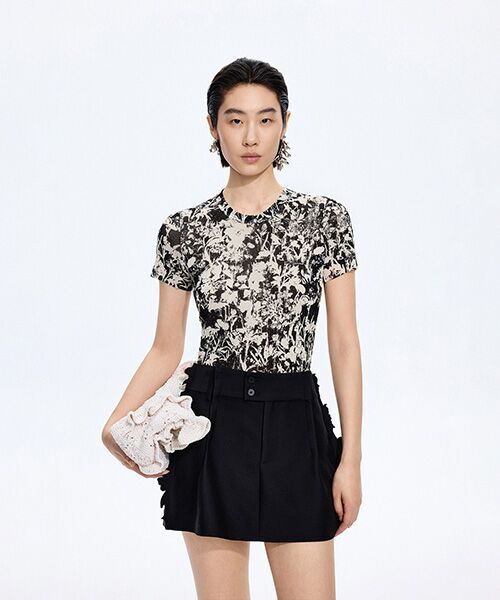 JNBY / ジェーエヌビーワイ Tシャツ | Floral Second-Skin Top（BLACK）