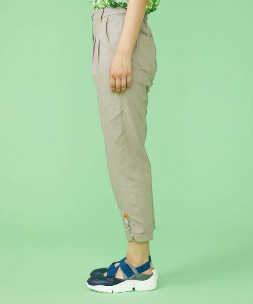 Jocomomola / ホコモモラ ショート・ハーフ・半端丈パンツ | フラワー刺繍テーパードパンツ | 詳細1