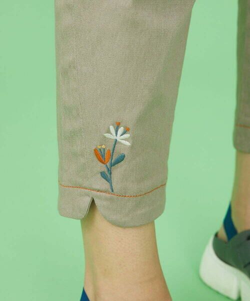 Jocomomola / ホコモモラ ショート・ハーフ・半端丈パンツ | フラワー刺繍テーパードパンツ | 詳細8