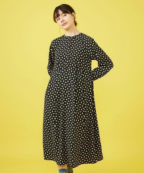 Jocomomola / ホコモモラ ロング・マキシ丈ワンピース | 【2WAY】Hojas giratoria 襟付きプリントワンピース（ブラック）