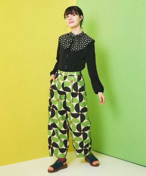 Jocomomola / ホコモモラ その他パンツ | Verde manzana プリントカーブシルエットパンツ | 詳細1