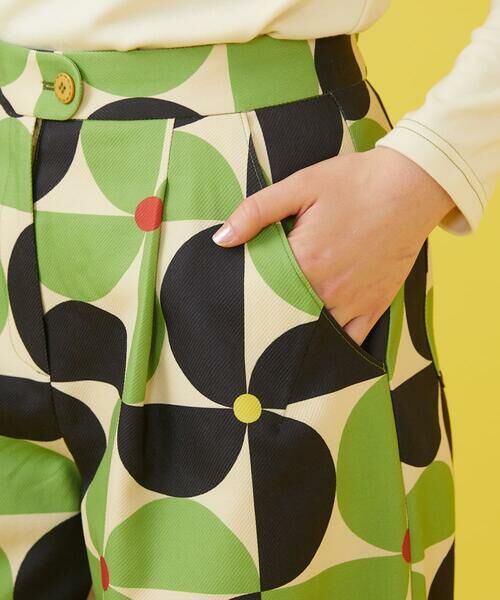 Jocomomola / ホコモモラ その他パンツ | Verde manzana プリントカーブシルエットパンツ | 詳細9