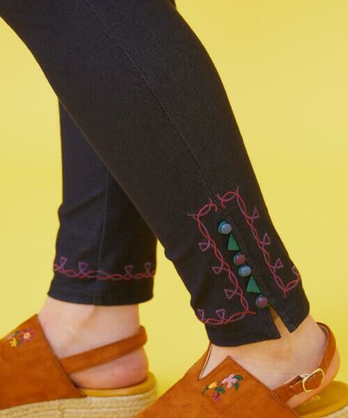 Jocomomola / ホコモモラ その他パンツ | Triangulo 刺繍レギンスパンツ | 詳細5