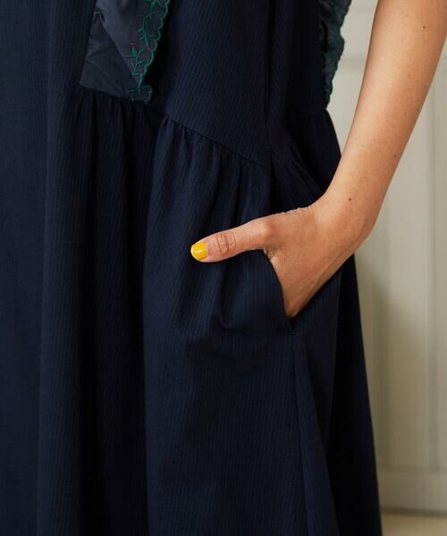 Jocomomola / ホコモモラ ロング・マキシ丈ワンピース | Hiedra 刺繍フリル付きノースリーブワンピース | 詳細6