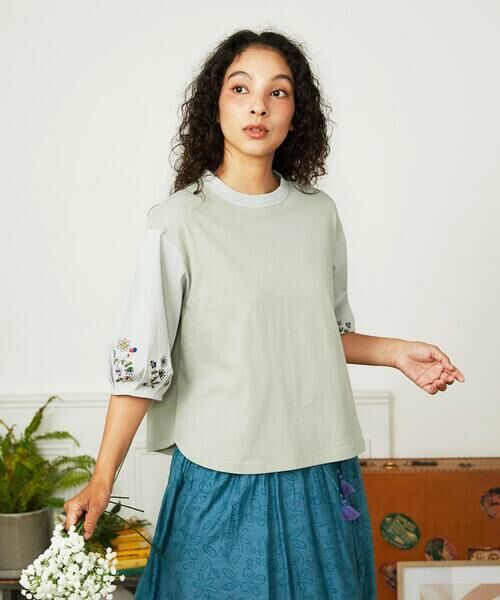 Jocomomola / ホコモモラ カットソー | フラワー刺繍ドッキングカットソー(ライトグレー)