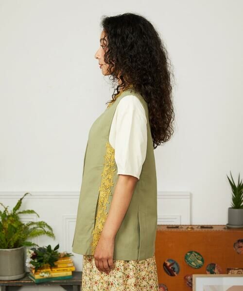 Jocomomola / ホコモモラ ベスト | Encaje de Animal フラワーレースジレ | 詳細3