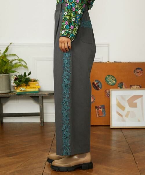 Jocomomola / ホコモモラ その他パンツ | Encaje de Animal フラワーレースワイドパンツ | 詳細1