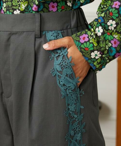 Jocomomola / ホコモモラ その他パンツ | Encaje de Animal フラワーレースワイドパンツ | 詳細4