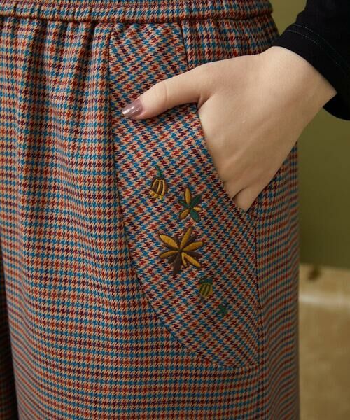 Jocomomola / ホコモモラ その他パンツ | T/Rドビー フラワー刺繍ワイドパンツ | 詳細13