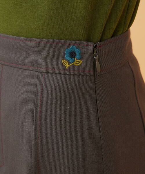 Jocomomola / ホコモモラ ロング・マキシ丈スカート | Pliegues ワンポイント刺繍プリーツスカート | 詳細4