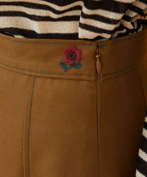 Jocomomola / ホコモモラ ロング・マキシ丈スカート | Pliegues ワンポイント刺繍プリーツスカート | 詳細9