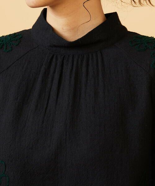 Jocomomola / ホコモモラ シャツ・ブラウス | Susurrito フラワーモチーフハイネックブラウス | 詳細3