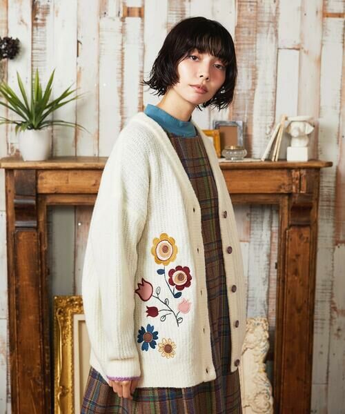 Jocomomola/ホコモモラ Calle de Bordadores フラワーモチーフニットカーディガン アイボリー M Jocomomola/ホコモモラ Calle de Bordadores フラワーモチーフニットカーディガン アイボリー M