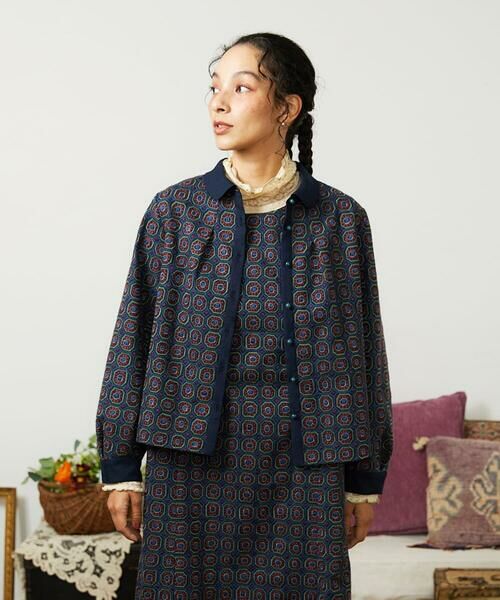 Jocomomola / ホコモモラ シャツ・ブラウス | Escudos 幾何調総刺繍ブラウス(ネイビー)