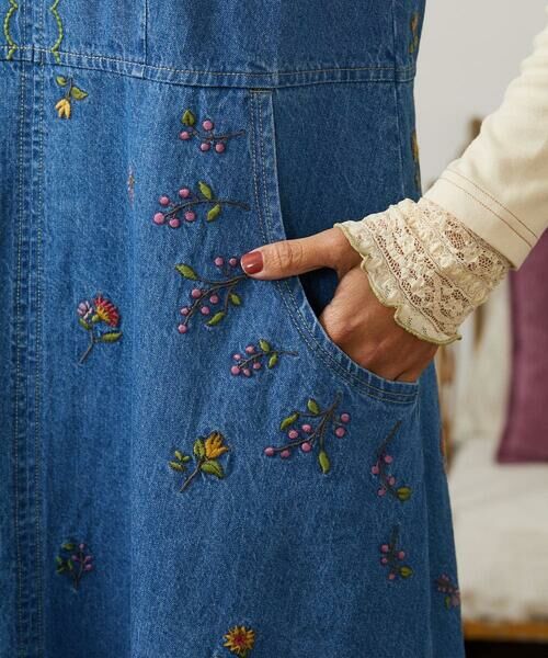 Jocomomola / ホコモモラ ロング・マキシ丈ワンピース | El galgo フラワー刺繍デニムノースリーブジャンパースカート | 詳細11