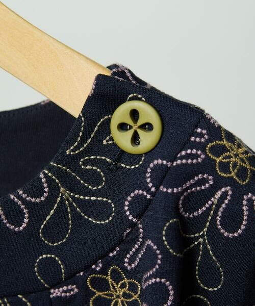 Jocomomola / ホコモモラ カットソー | Crisantemo curvo フラワー総刺繍カットソー | 詳細14