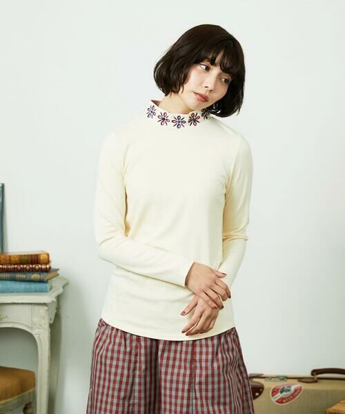 Jocomomola / ホコモモラ カットソー | ベアスムース 配色フラワー刺繍カットソー（アイボリー）