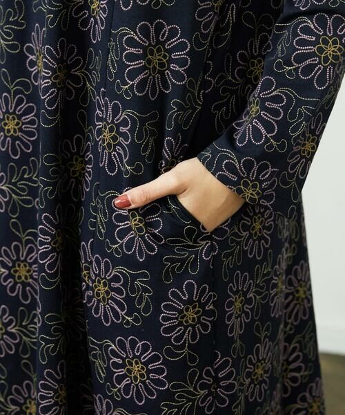 Jocomomola / ホコモモラ ロング・マキシ丈ワンピース | Crisantemo curvo フラワー総刺繍ワンピース | 詳細10