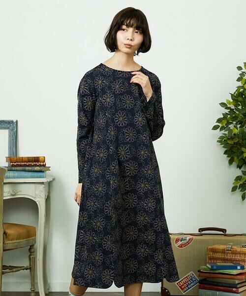 Jocomomola / ホコモモラ ロング・マキシ丈ワンピース | Crisantemo curvo フラワー総刺繍ワンピース（ネイビー）