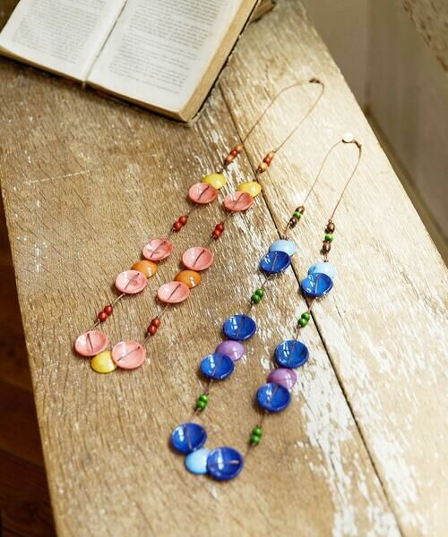 Jocomomola / ホコモモラ ネックレス・ペンダント・チョーカー | 陶器風アクリルビーズネックレス（ブルー）