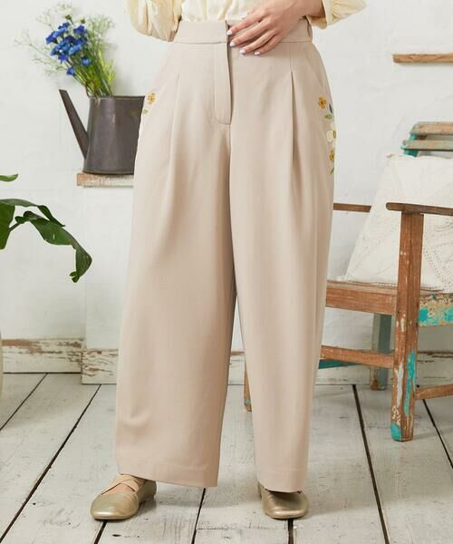 Jocomomola / ホコモモラ チノ・ワークパンツ | El Rucio フラワーアップリケポンチパンツ［オケージョン/セレモニー］（ベージュ）